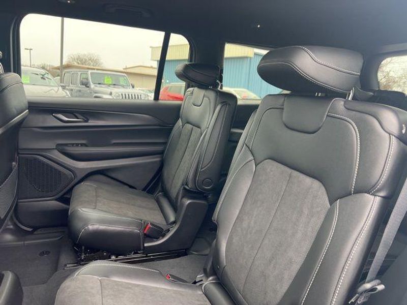 2025 Jeep Grand Cherokee L Altitude X 4x4