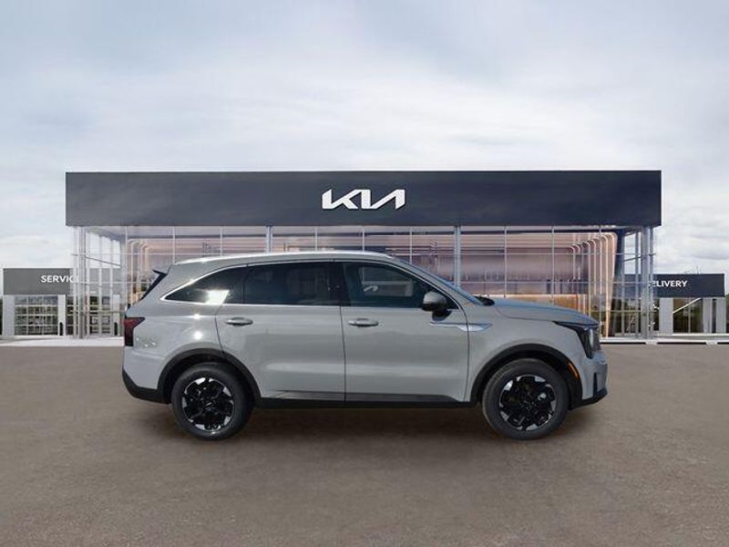 New 2026 Kia Sorento SImage 2