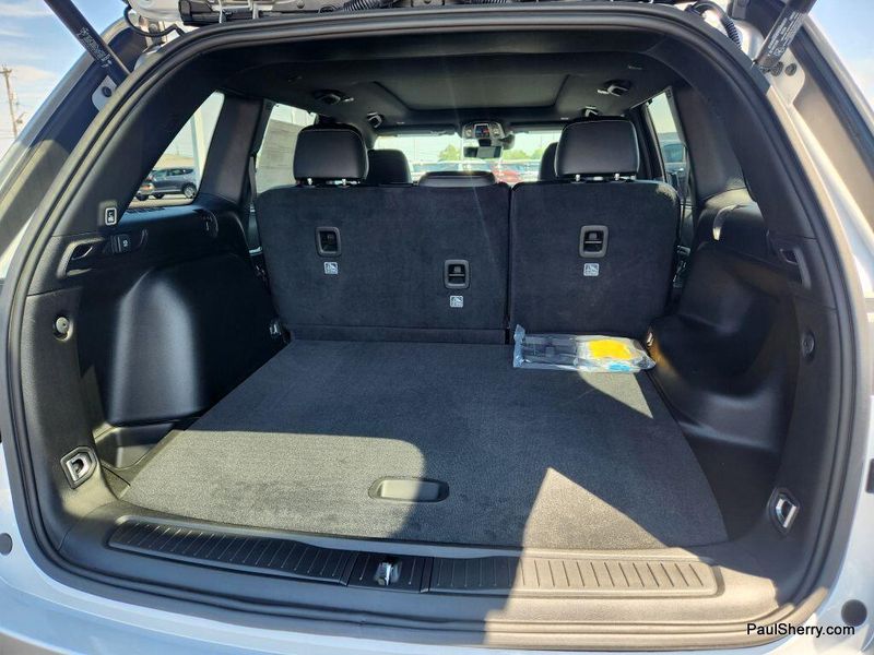 2025 Jeep Grand Cherokee Limited photo 18