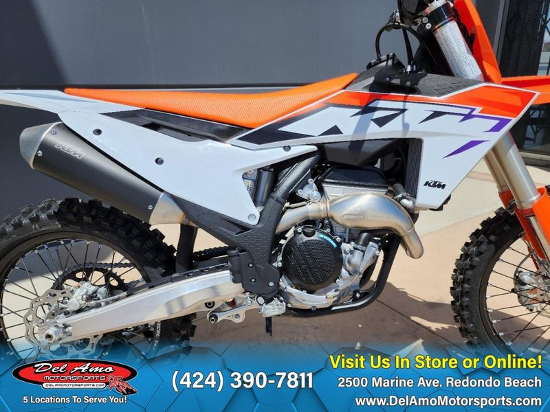 2024 KTM 250 SX-F  in a ORANGE exterior color. Del Amo Motorsports of Redondo Beach (424) 304-1660 delamomotorsports.com 