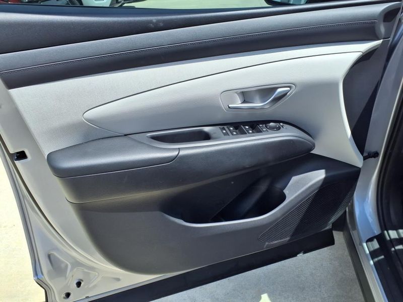 2025 Hyundai Tucson Hybrid SEL ConvenienceImage 18
