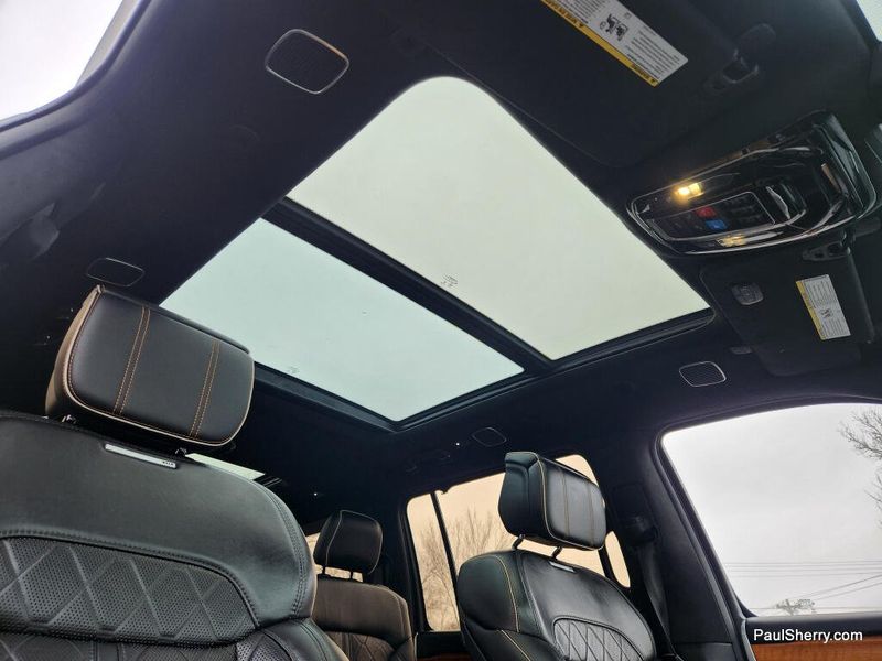 2022 Jeep Grand Wagoneer Series III