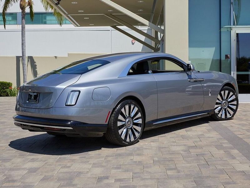 2025 Rolls-Royce Spectre Image 2