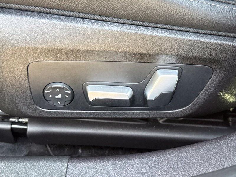 Used 2024 BMW 3 Series 330iImage 19