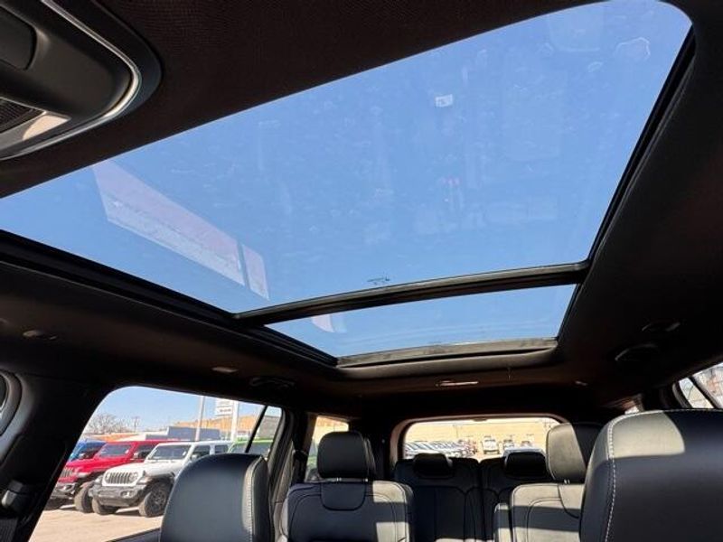 New 2026 Jeep Grand Cherokee L Limited Reserve 4x4Image 17