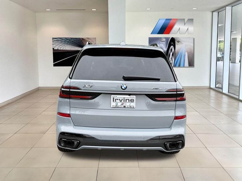 2026 BMW X7 xDrive40iImage 7