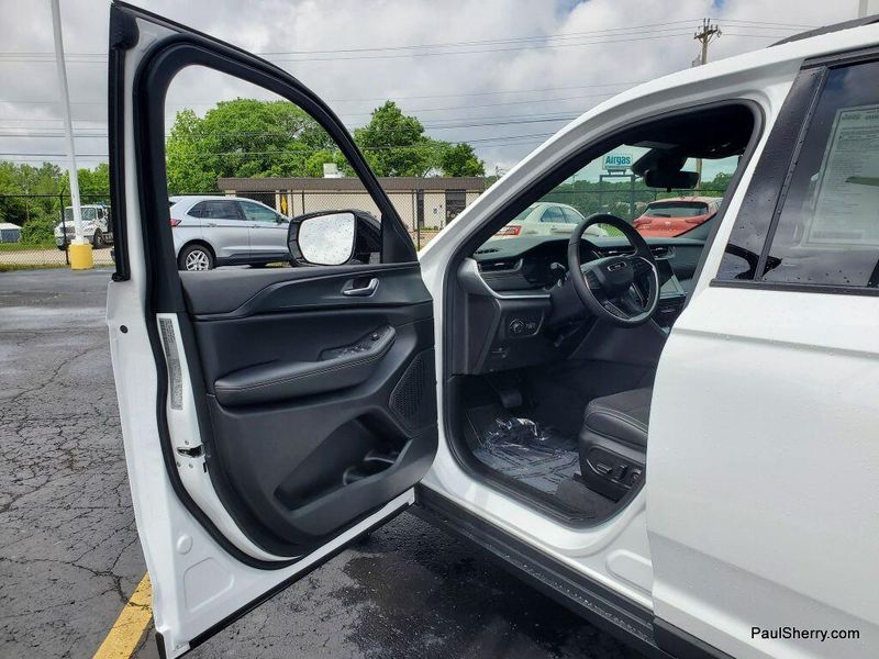 2025 Jeep Grand Cherokee Altitude X 4x4Image 18