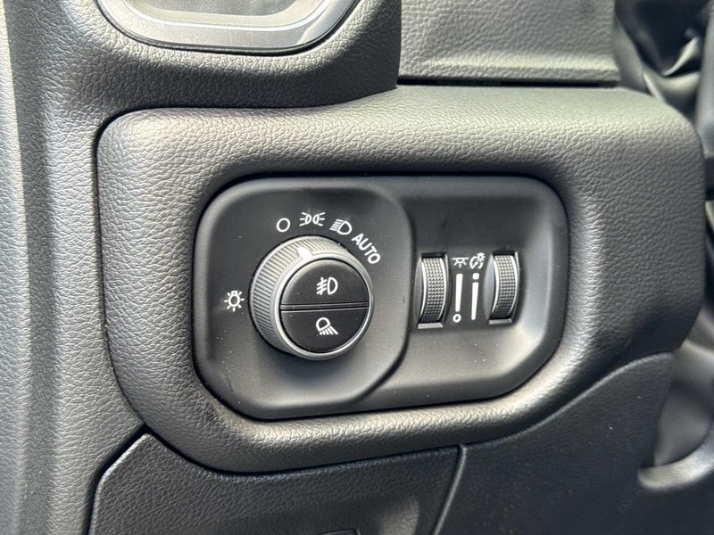 New 2026 RAM 1500 Laramie Crew Cab 4x2 5'7' Box