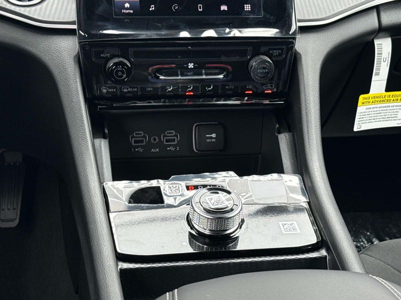New 2026 Jeep Grand Cherokee Laredo 4x2