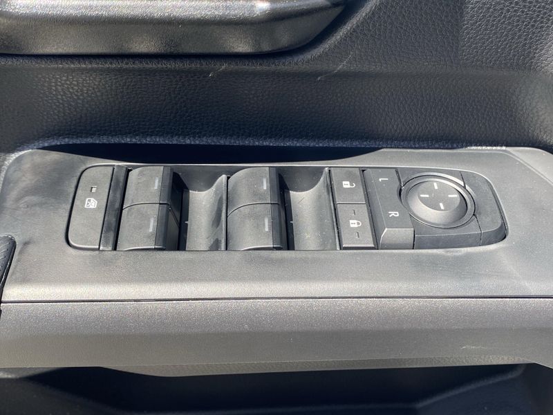 2025 Toyota Tacoma SR5Image 19