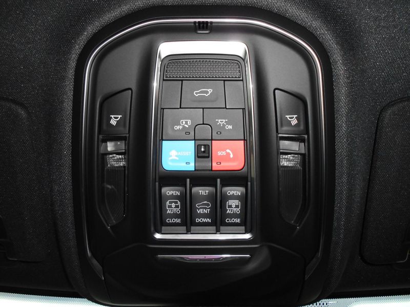 New 2025 Jeep Grand Cherokee L Limited 4x4Image 19
