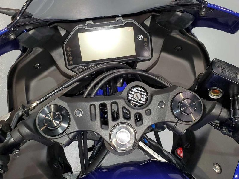 Used 2024 Yamaha YZF-R3 ABS Image 12