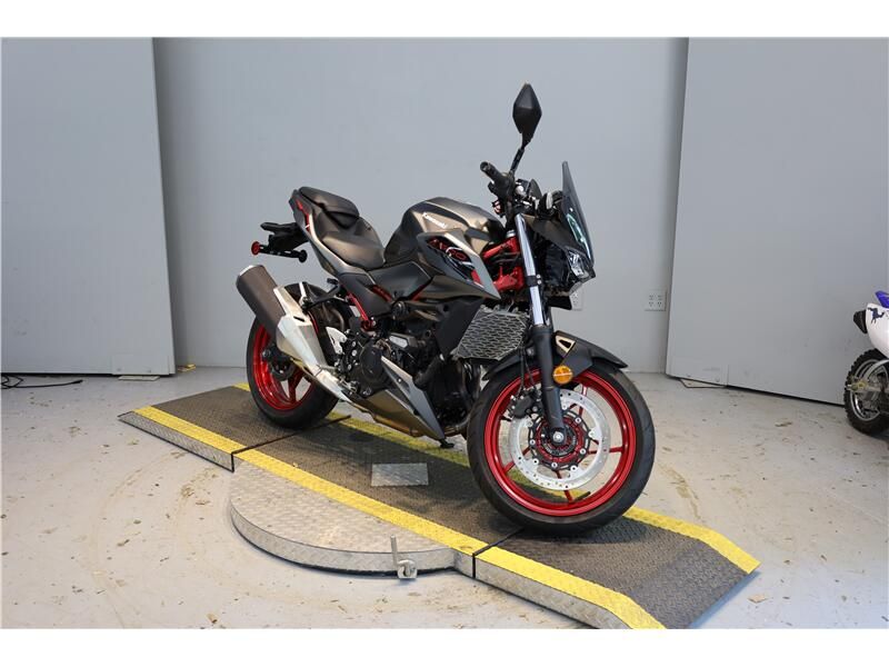 Used 2025 Kawasaki Z500 SE Image 2