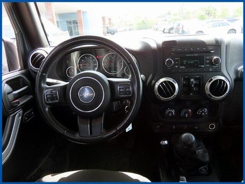 2017 Jeep Wrangler Unlimited SaharaImage 11