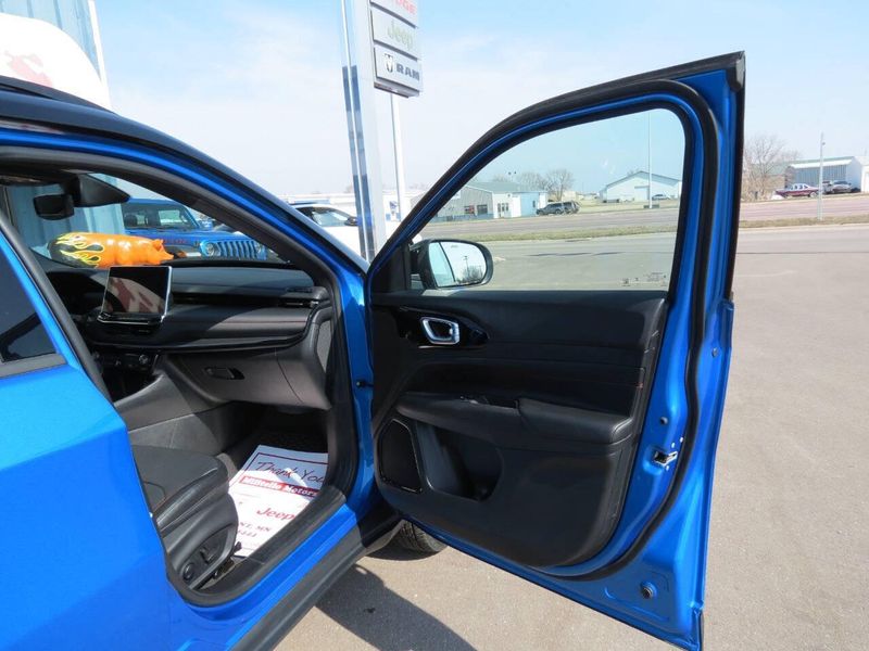 Used 2023 Jeep Compass Trailhawk 4x4 4dr SUVImage 9