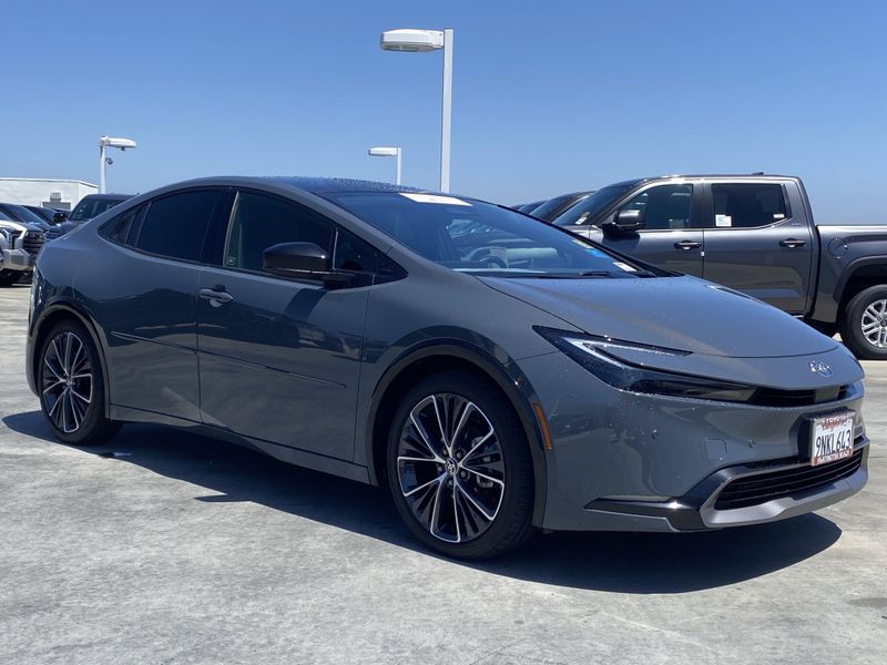 2024 Toyota Prius Image 2