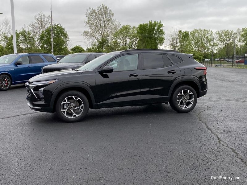 Used 2025 Chevrolet Trax LT