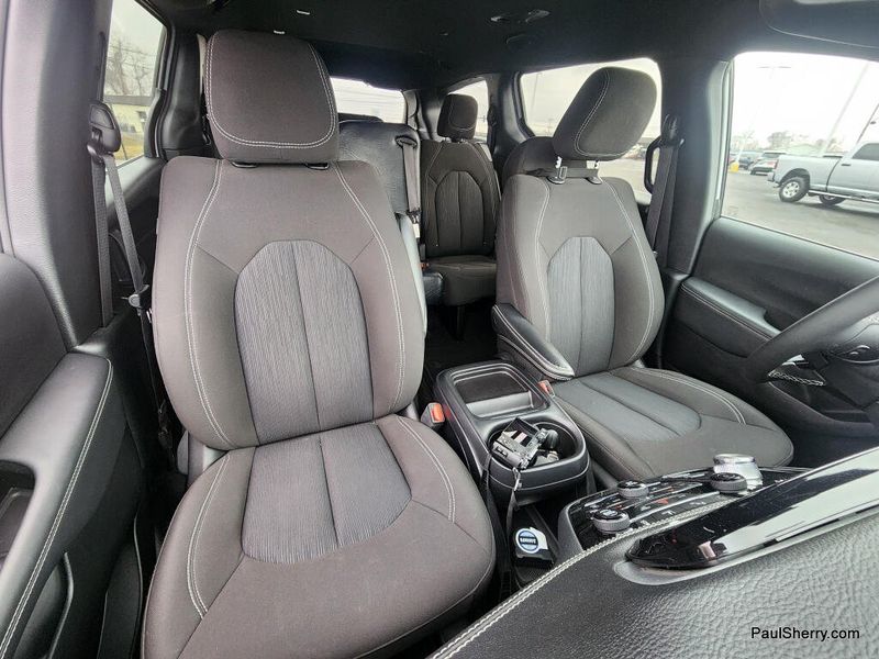 Used 2024 Chrysler Pacifica Touring