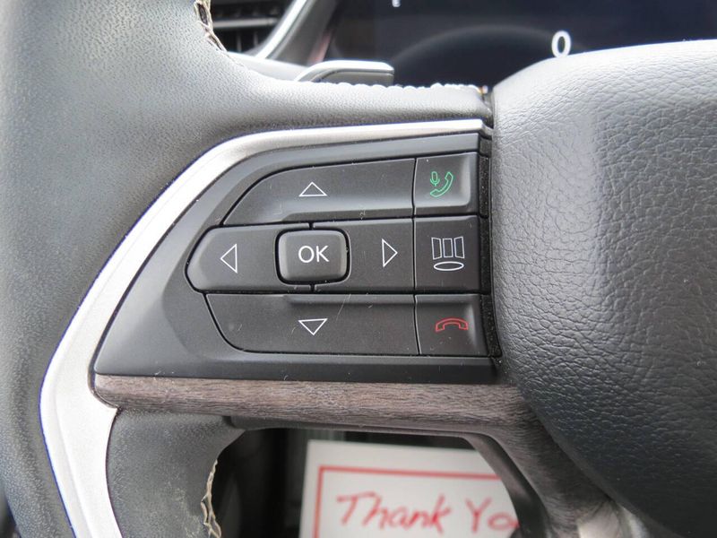 Used 2023 Jeep Grand Cherokee L Limited 4x4 4dr SUVImage 13