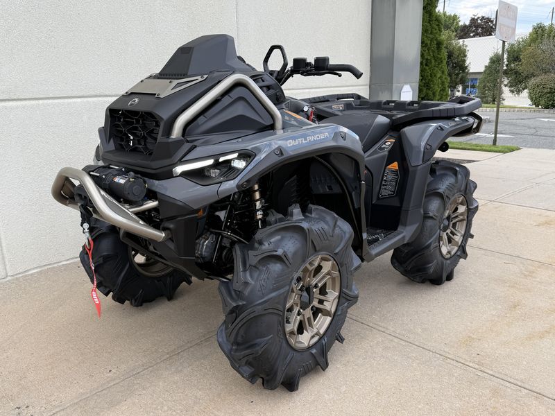 2026 Can-Am OUTLANDER XMR 1000RImage 1