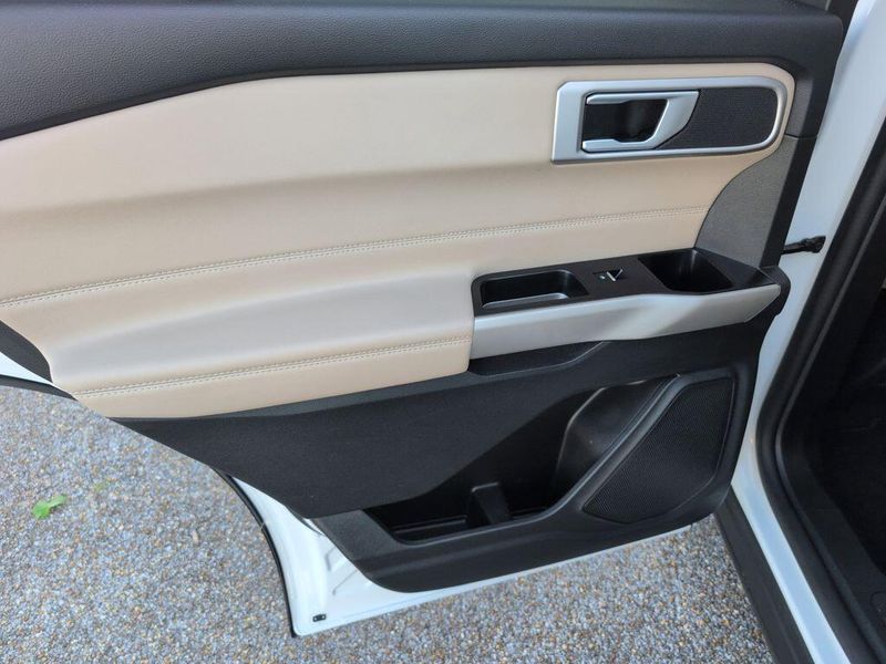 2023 Ford Explorer XLTImage 32