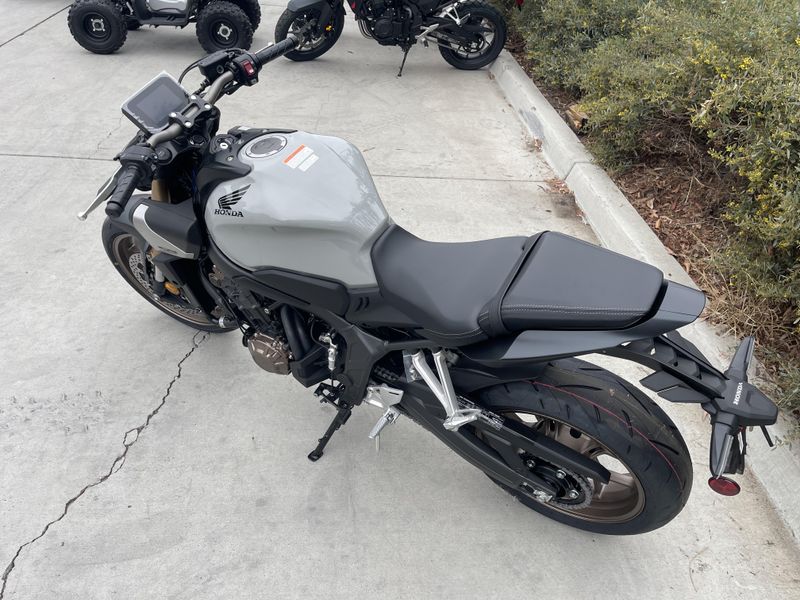 New 2024 Honda CB650R ABS Image 4