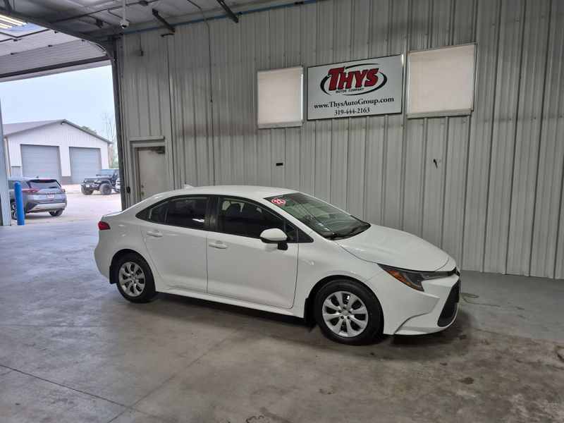Used 2022 Toyota Corolla LEImage 2