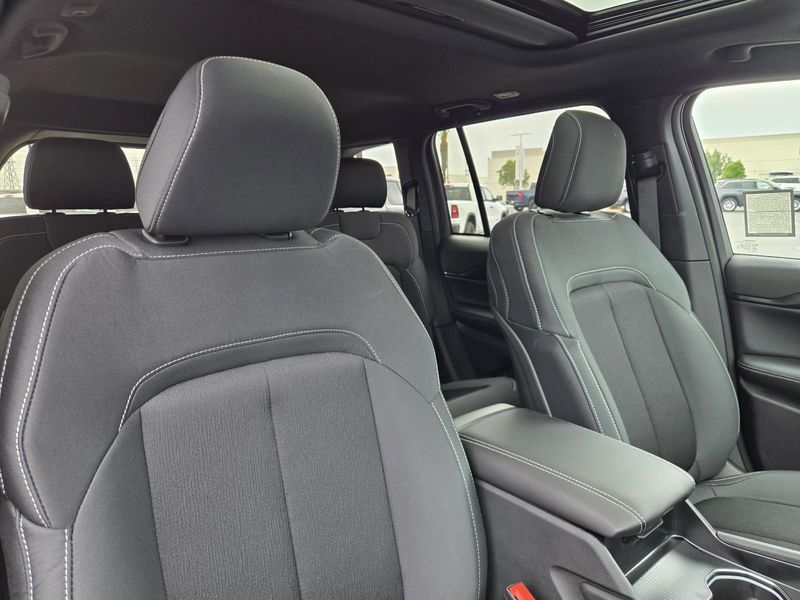 New 2026 Jeep Grand Cherokee Laredo X 4x2