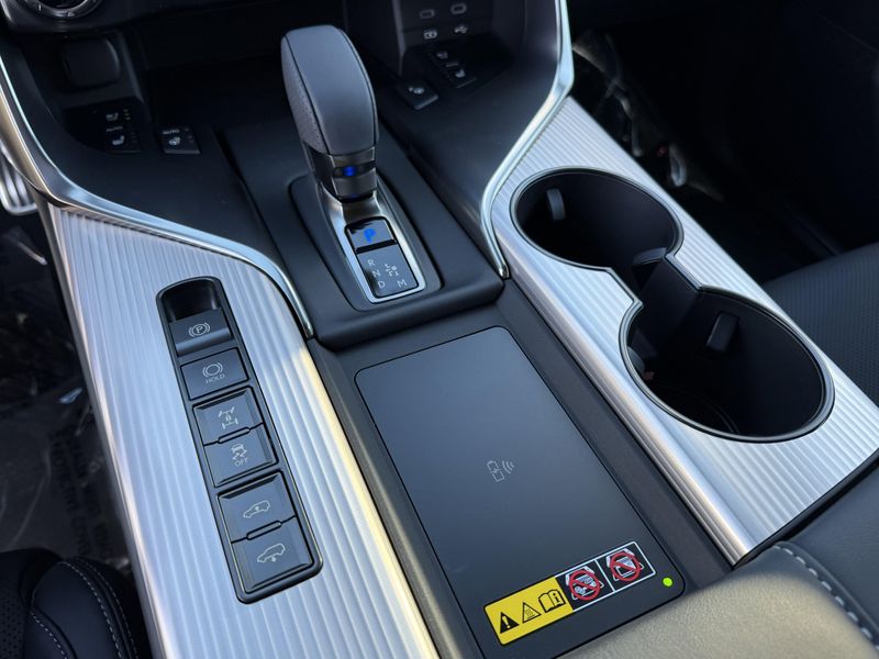 New 2026 Lexus LX 700h F SPORT HandlingImage 23