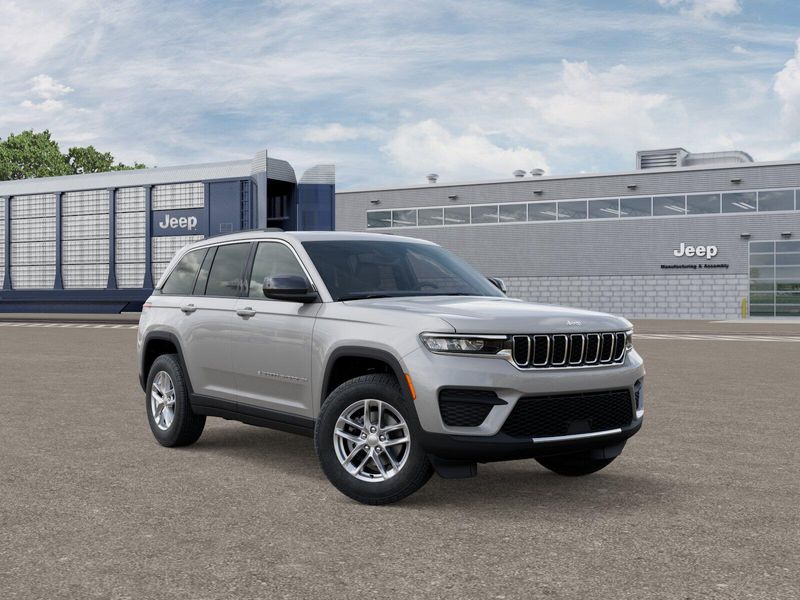 New 2025 Jeep Grand Cherokee Laredo X 4x4