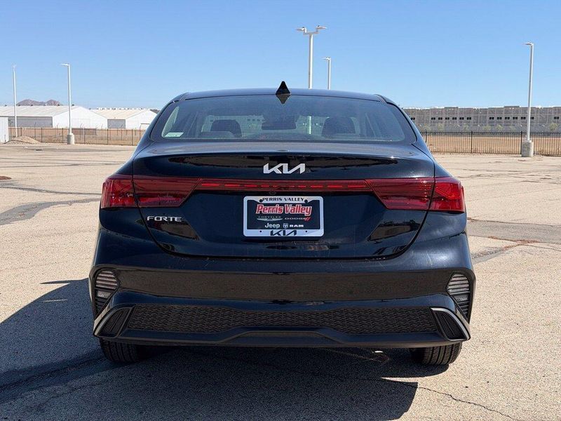 Used 2023 Kia Forte LXSImage 6