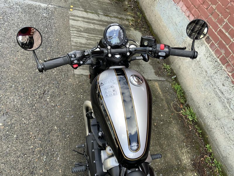 2025 Triumph BONNEVILLE BOBBER