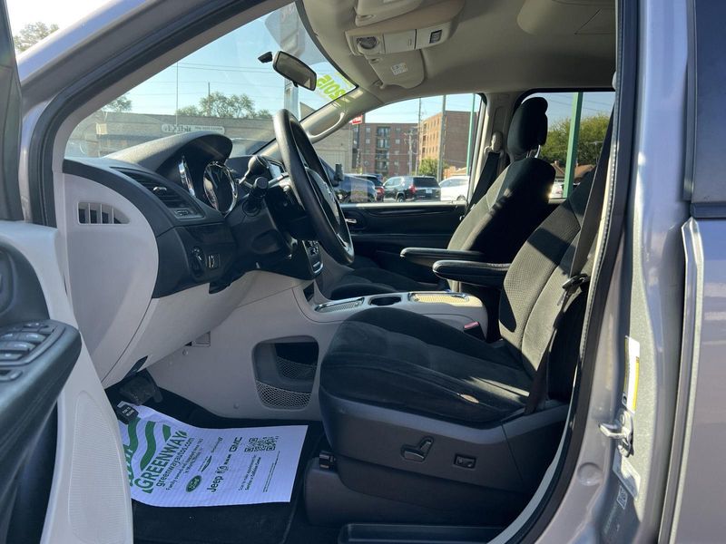 2015 Dodge Grand Caravan SXT photo 12