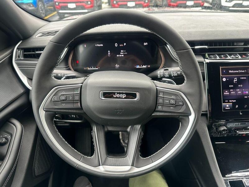 2025 Jeep Grand Cherokee Laredo X 4x4Image 2