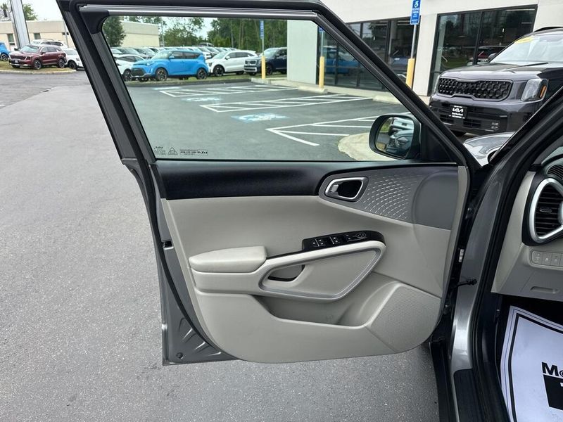 2023 Kia Soul LXImage 25