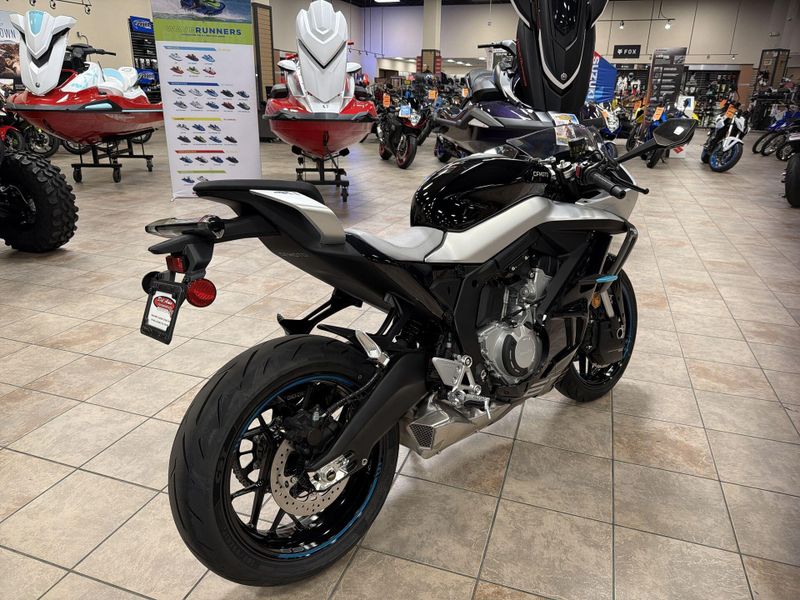 New 2026 CFMOTO 675SS Image 17