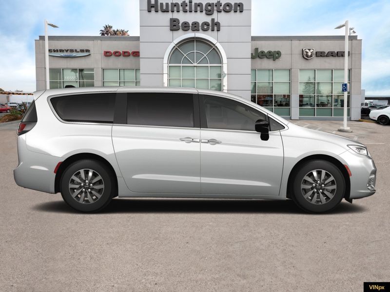 2024 Chrysler Pacifica Hybrid SelectImage 9