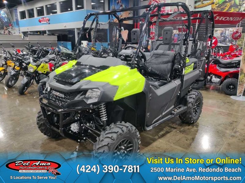 2024 Honda SXS700M4DLR  in a KRYPTON GREEN exterior color. Del Amo Motorsports of Redondo Beach (424) 304-1660 delamomotorsports.com 