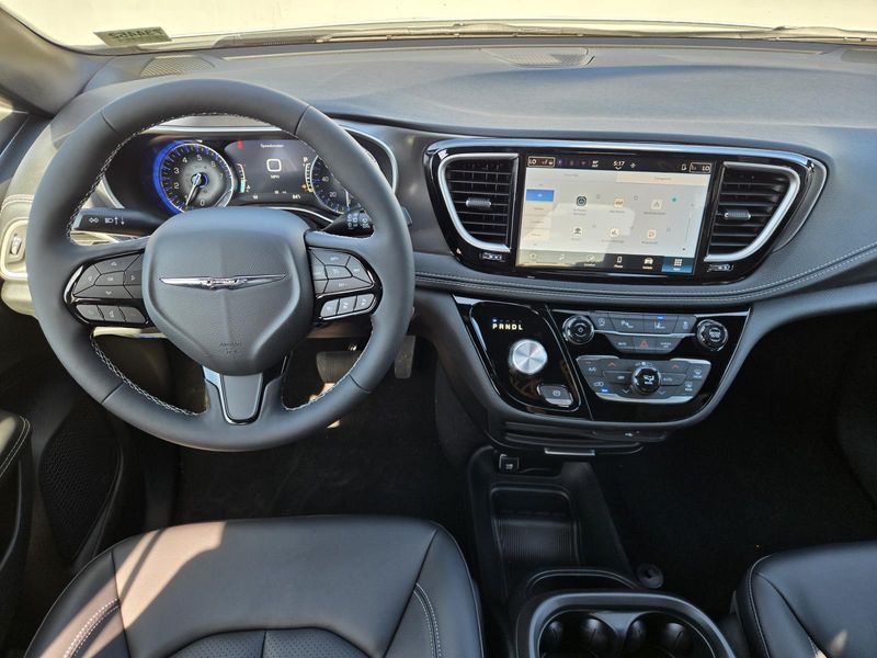 New 2026 Chrysler Pacifica Select