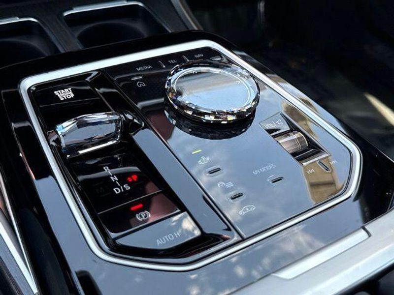 New 2026 BMW 7 Series 750e xDriveImage 23