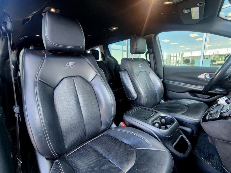 Used 2021 Chrysler Pacifica Touring L S