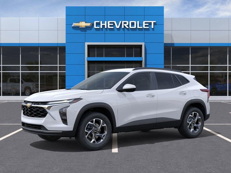 New 2025 Chevrolet Trax LTImage 2