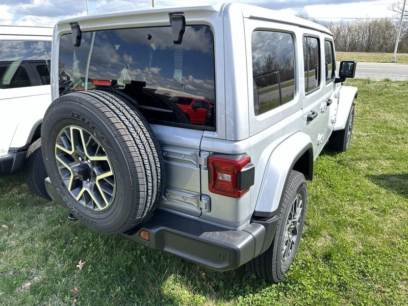 2024 Jeep Wrangler 4-door SaharaImage 8