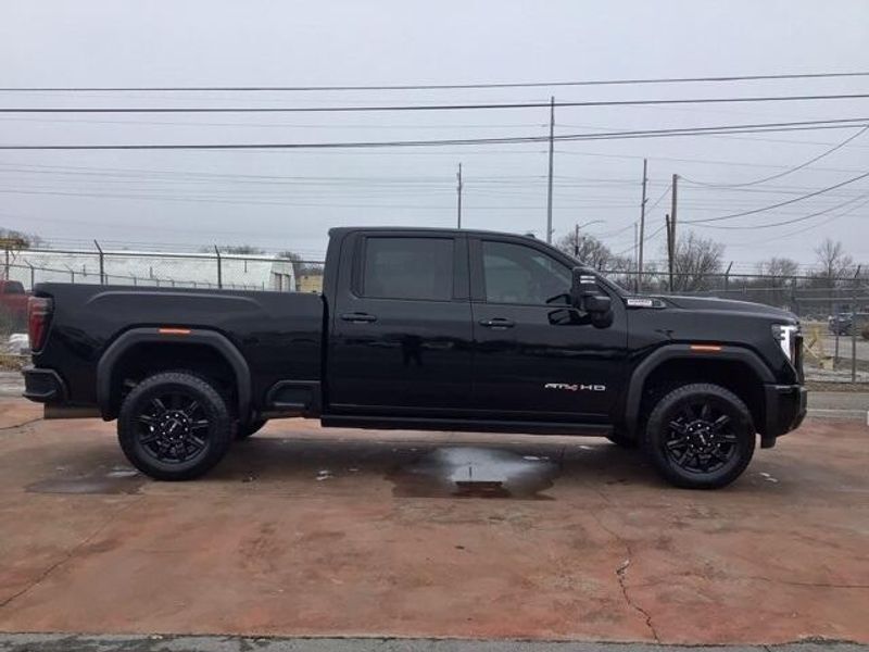 2024 GMC Sierra 2500HD AT4Image 6