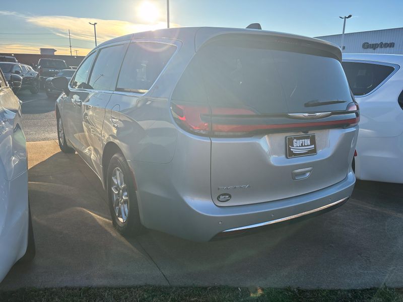 New 2026 Chrysler Pacifica SelectImage 12