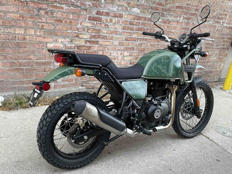 2022 Royal Enfield Himalayan in a Pine Green exterior color. Motoworks Chicago 312-738-4269 motoworkschicago.com 