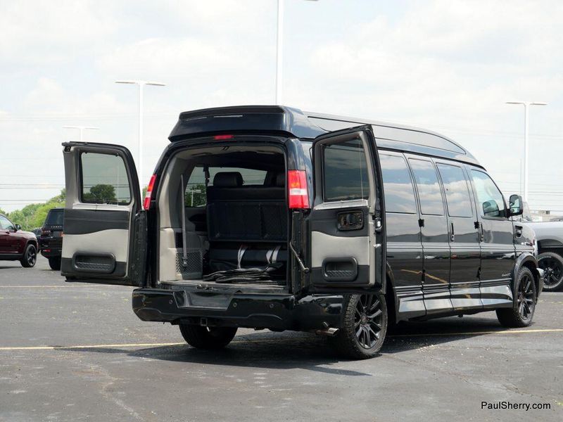 2020 GMC Savana Cargo Image 17