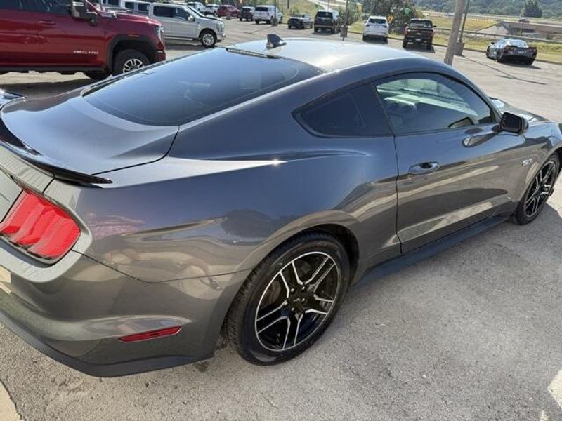 2022 Ford Mustang GT Premium photo 3