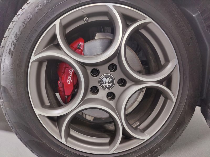 2024 Alfa Romeo Stelvio Ti AWD w/Sunroof/NavImage 27