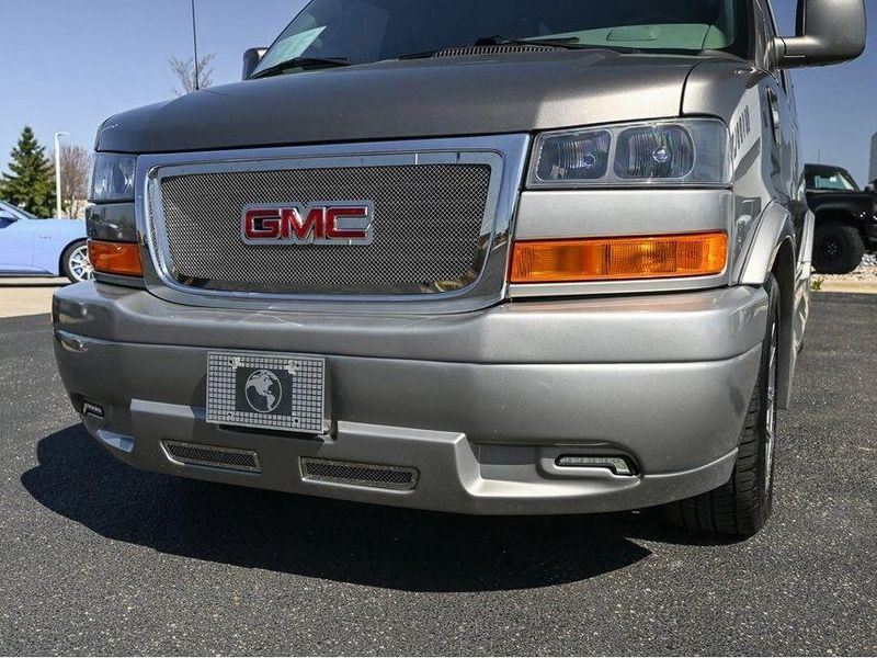 2020 GMC Savana Cargo Image 2